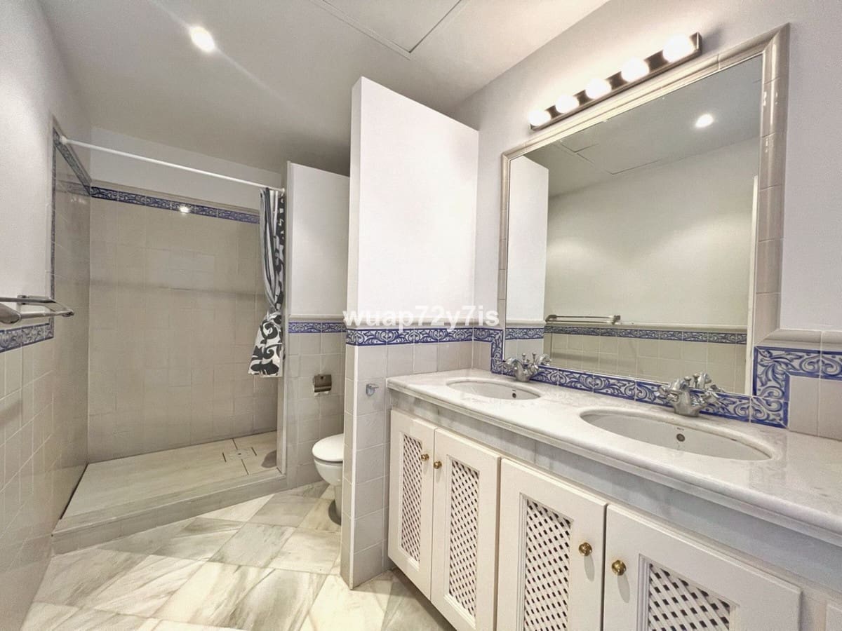 3 soverom Kjedet enebolig til salgs i Benahavis med svømmebasseng garasje - € 645 000 (Ref: 9442830)