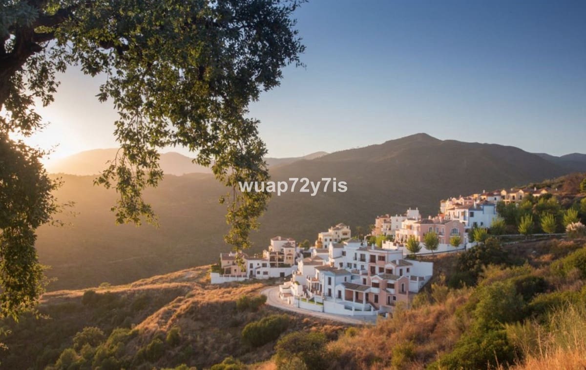 3 soverom Kjedet enebolig til salgs i Benahavis med svømmebasseng garasje - € 645 000 (Ref: 9442830)