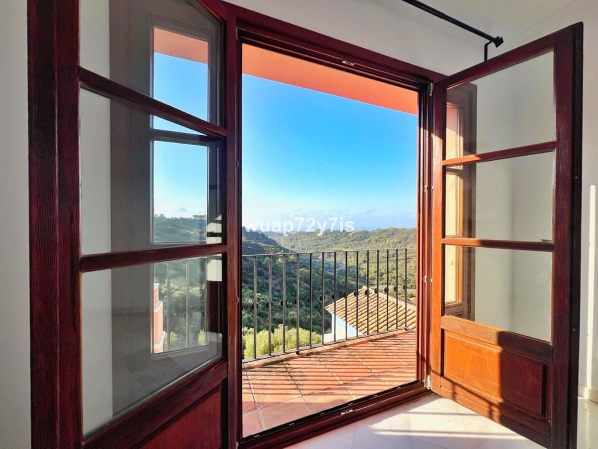 3 soverom Kjedet enebolig til salgs i Benahavis med svømmebasseng garasje - € 645 000 (Ref: 9442830)