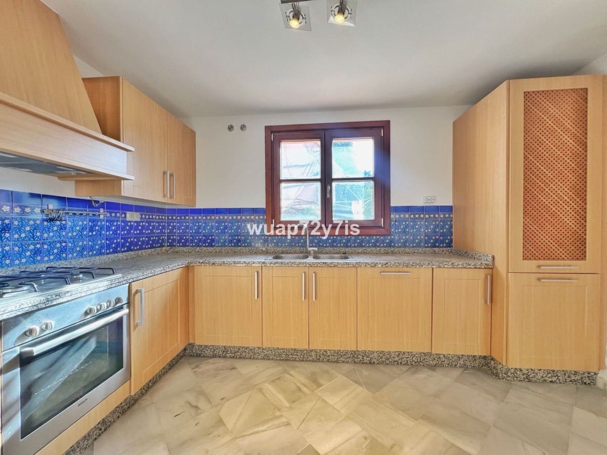 3 soverom Kjedet enebolig til salgs i Benahavis med svømmebasseng garasje - € 645 000 (Ref: 9442830)