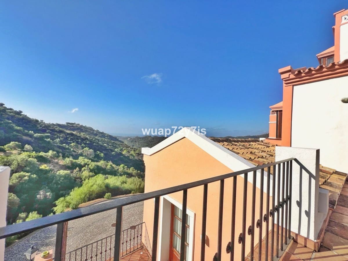 3 soverom Kjedet enebolig til salgs i Benahavis med svømmebasseng garasje - € 645 000 (Ref: 9442830)