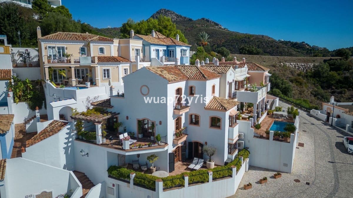 3 soverom Kjedet enebolig til salgs i Benahavis med svømmebasseng garasje - € 645 000 (Ref: 9442830)