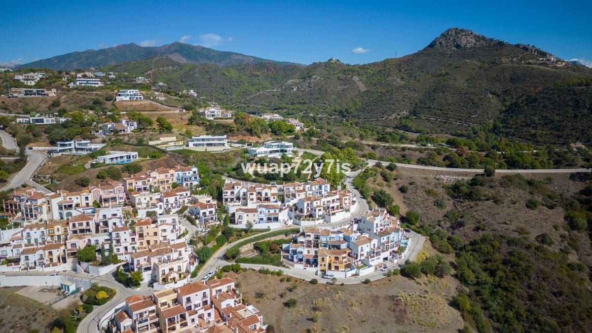 3 soverom Kjedet enebolig til salgs i Benahavis med svømmebasseng garasje - € 645 000 (Ref: 9442830)