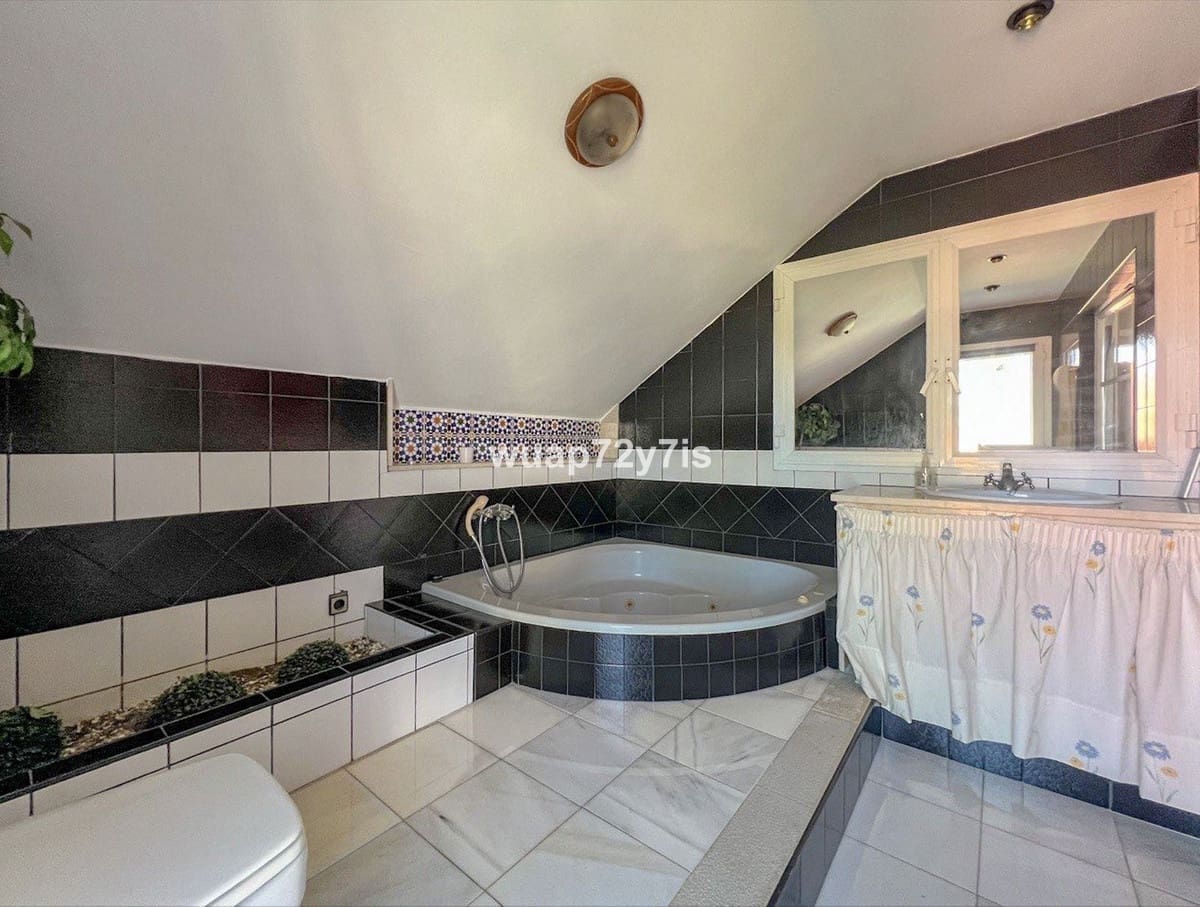 6 Zimmer Haus zu verkaufen in Benahavis mit Pool Garage - 650.000 € (Ref: 9442831)