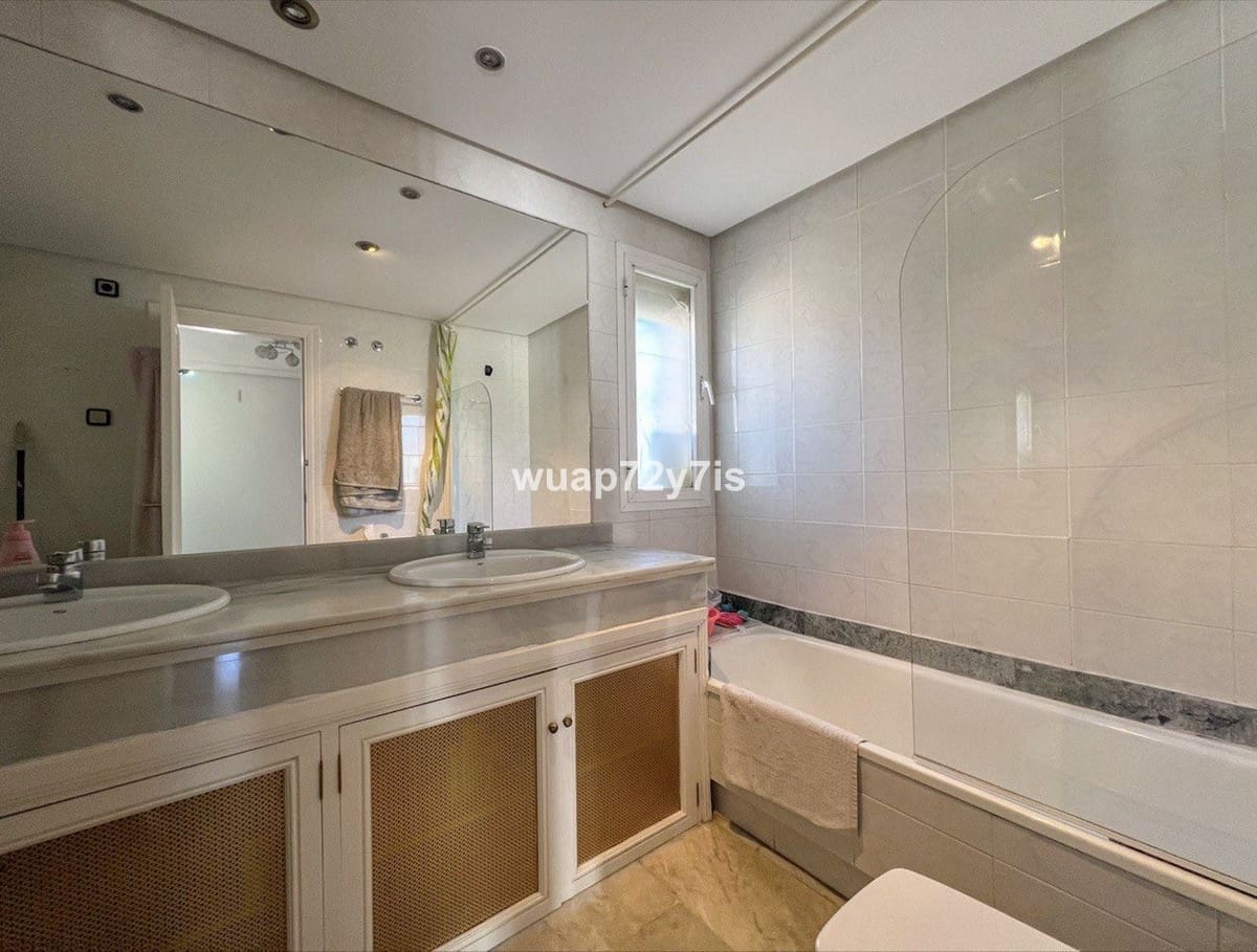 6 Zimmer Haus zu verkaufen in Benahavis mit Pool Garage - 650.000 € (Ref: 9442831)