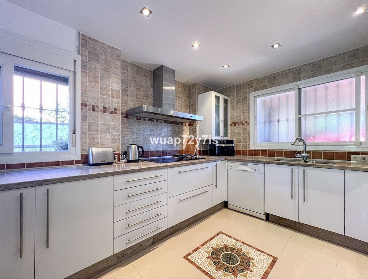 6 Zimmer Haus zu verkaufen in Benahavis mit Pool Garage - 650.000 € (Ref: 9442831)