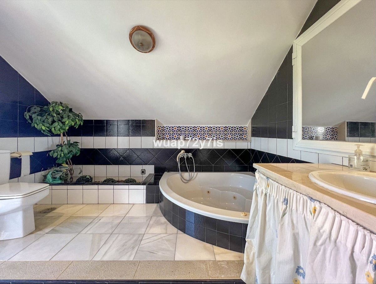 6 Zimmer Haus zu verkaufen in Benahavis mit Pool Garage - 650.000 € (Ref: 9442831)