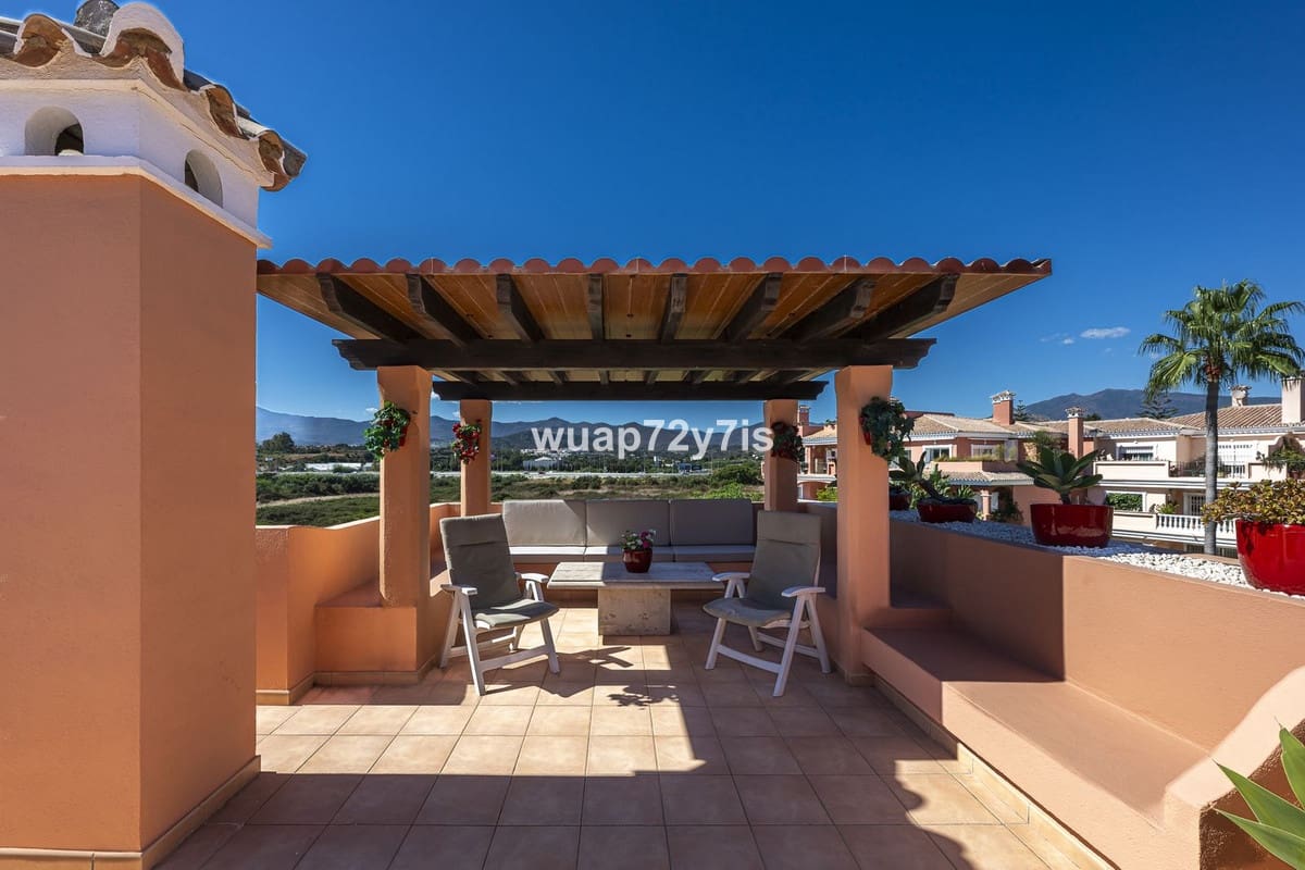 2 makuuhuone Kattohuoneisto myytävänä paikassa Estepona mukana uima-altaan - 650 000 € (Ref: 9442832)