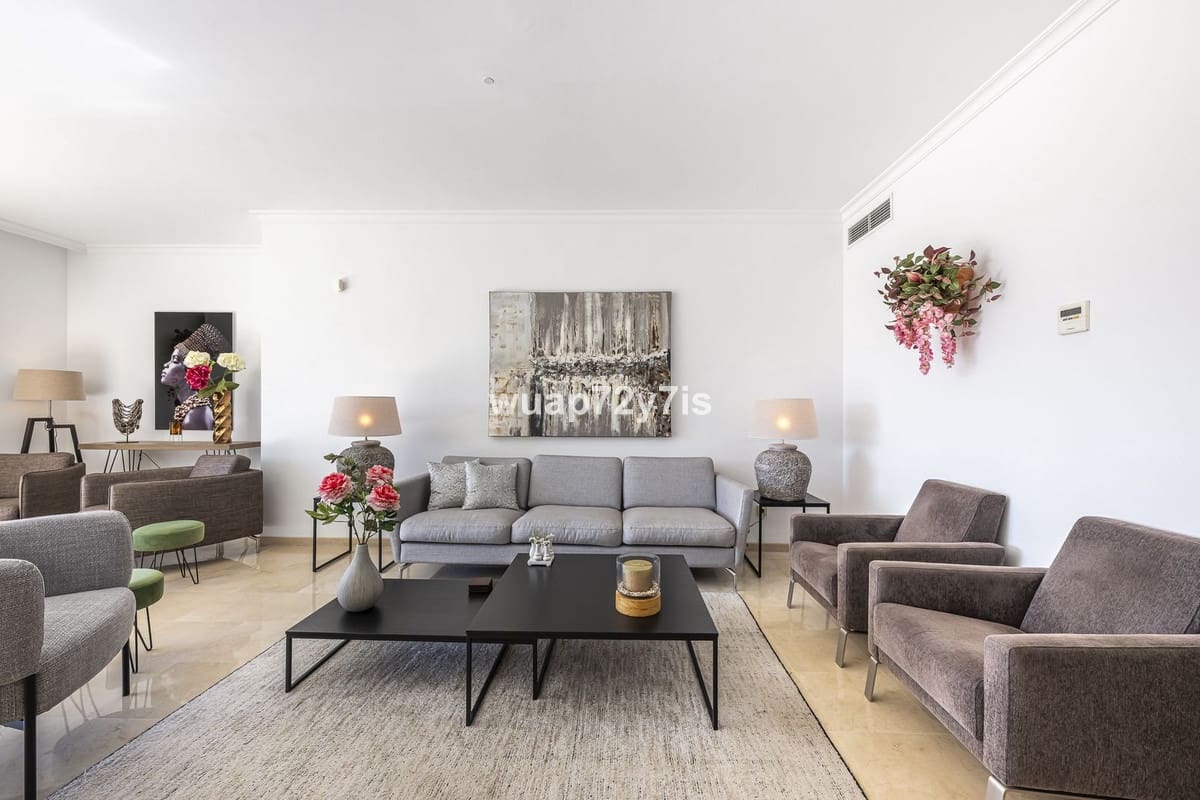 2 makuuhuone Kattohuoneisto myytävänä paikassa Estepona mukana uima-altaan - 650 000 € (Ref: 9442832)