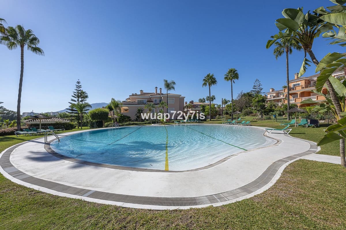 2 makuuhuone Kattohuoneisto myytävänä paikassa Estepona mukana uima-altaan - 650 000 € (Ref: 9442832)