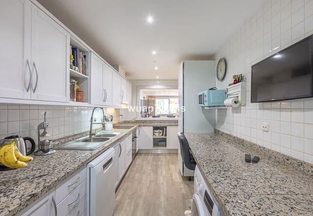 3 quarto Apartamento para venda em Nueva Andalucia, Marbella com piscina garagem - 696 500 € (Ref: 9442833)