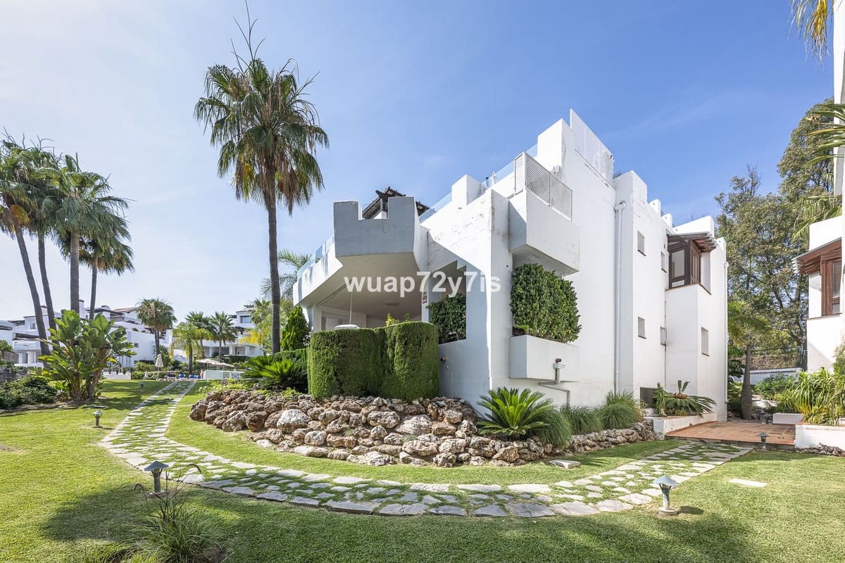 3 quarto Apartamento para venda em Nueva Andalucia com piscina garagem - 696 500 € (Ref: 9442833)