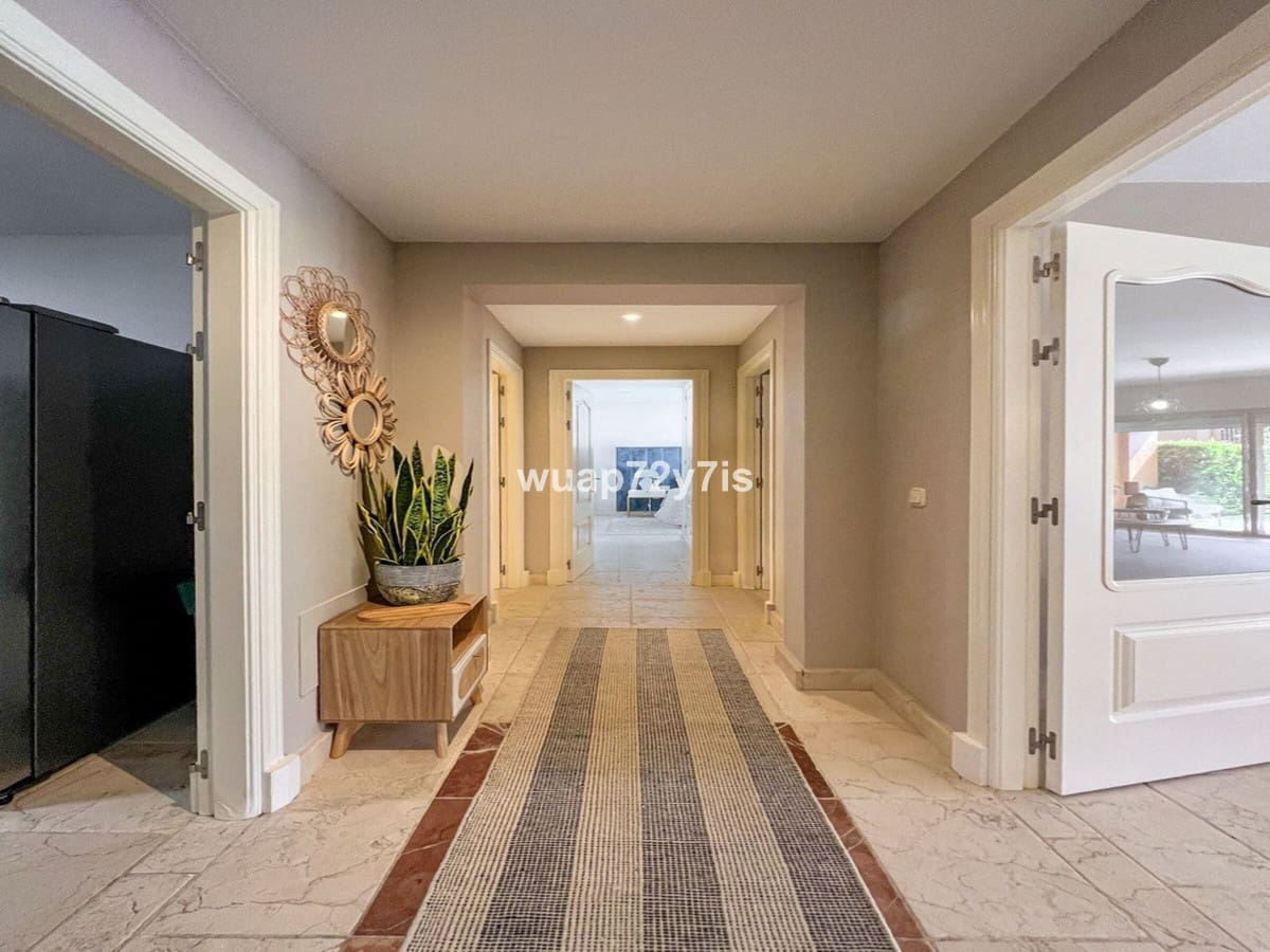 3 bedroom Apartment for sale in Estepona with pool garage - € 730,000 (Ref: 9442859)