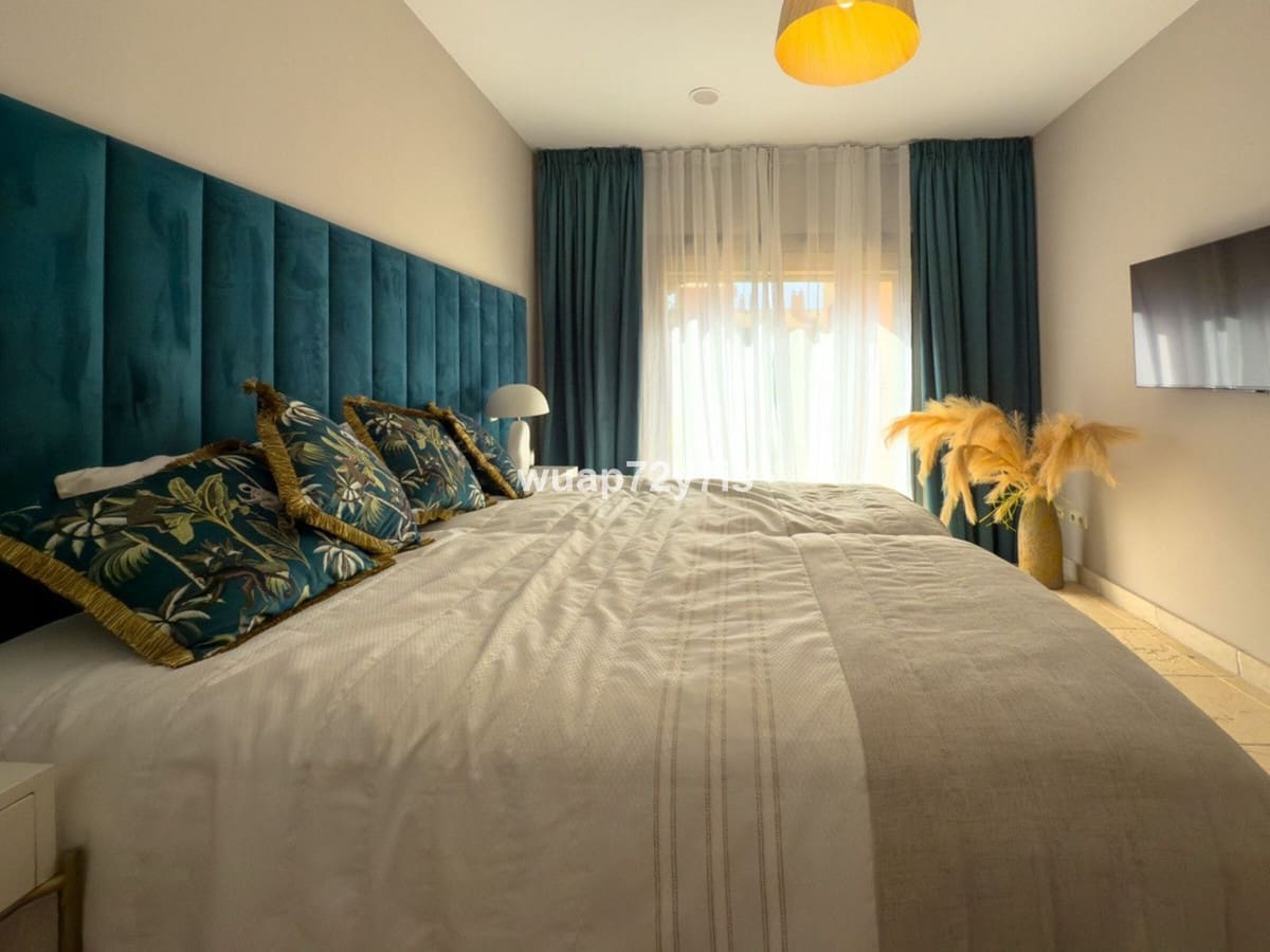 3 bedroom Apartment for sale in Estepona with pool garage - € 730,000 (Ref: 9442859)