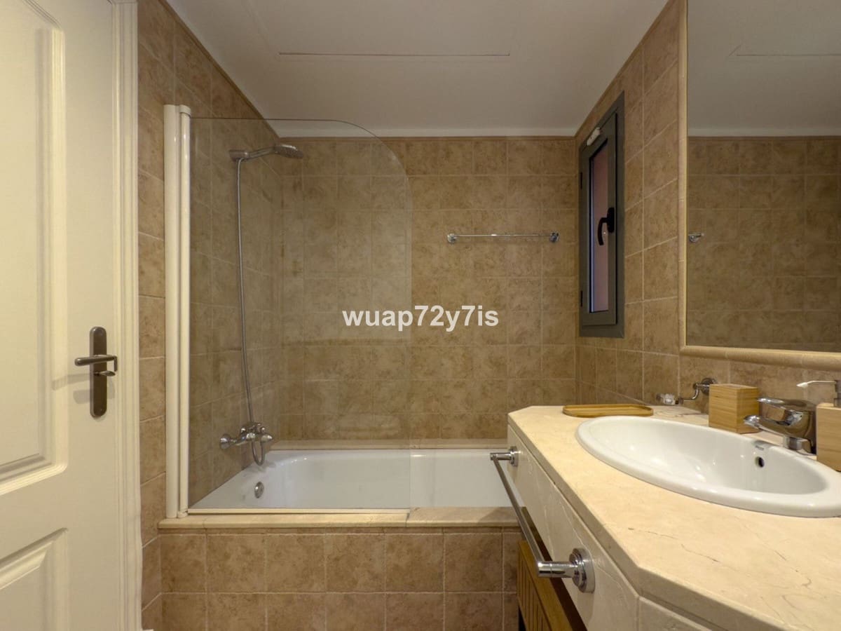 3 bedroom Apartment for sale in Estepona with pool garage - € 730,000 (Ref: 9442859)