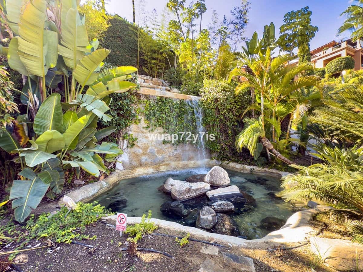 3 bedroom Apartment for sale in Estepona with pool garage - € 730,000 (Ref: 9442859)