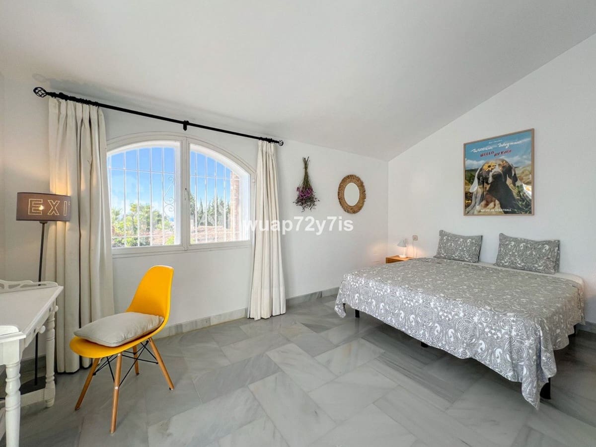 4 soverom Hus til salgs i Golden Mile med svømmebasseng garasje - € 850 000 (Ref: 9442861)