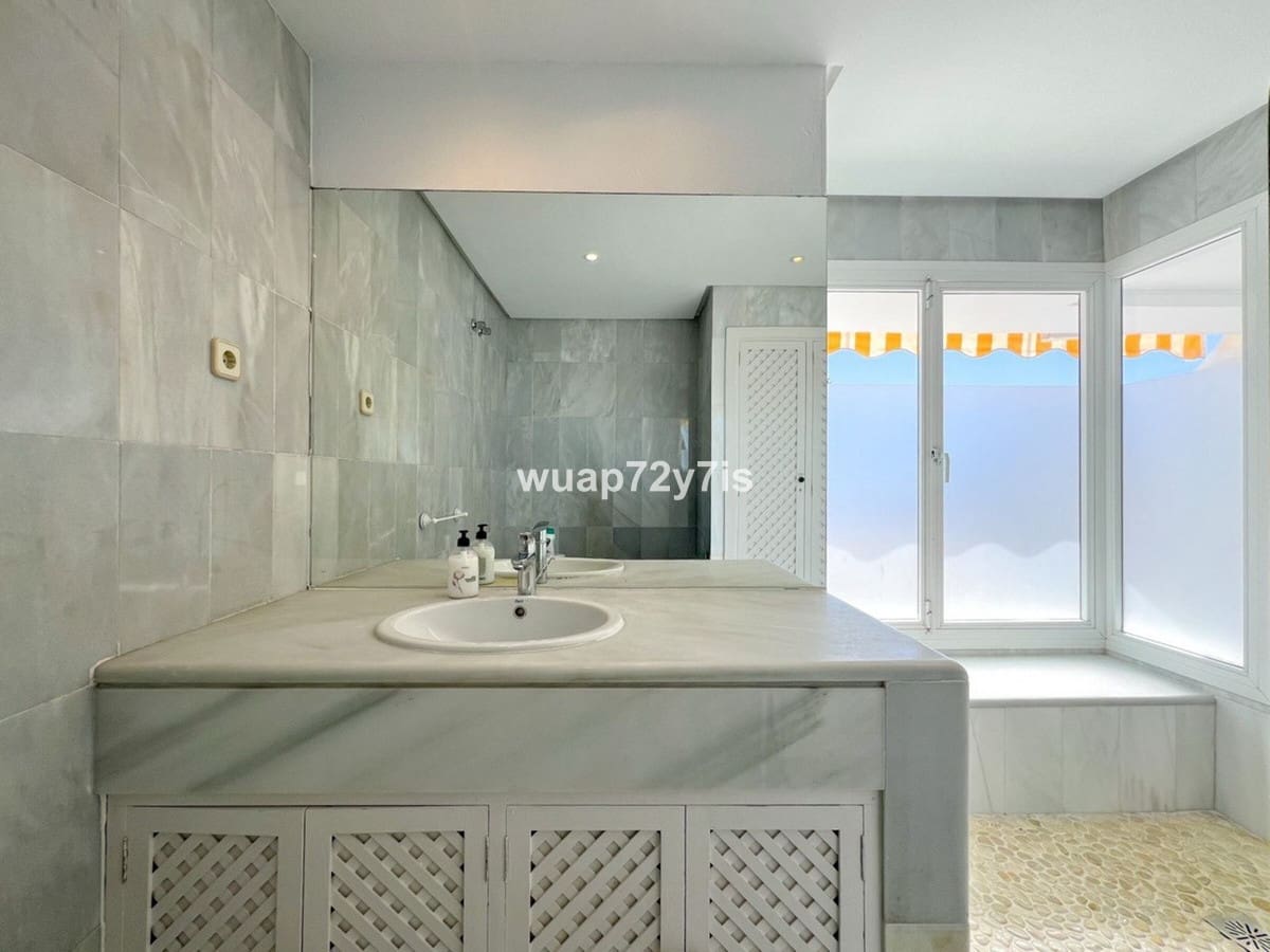 4 soverom Hus til salgs i Golden Mile med svømmebasseng garasje - € 850 000 (Ref: 9442861)