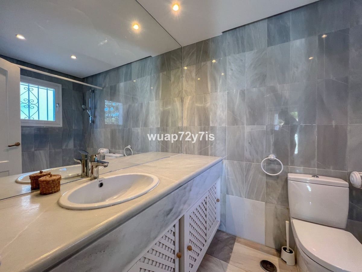 4 soverom Hus til salgs i Golden Mile med svømmebasseng garasje - € 850 000 (Ref: 9442861)