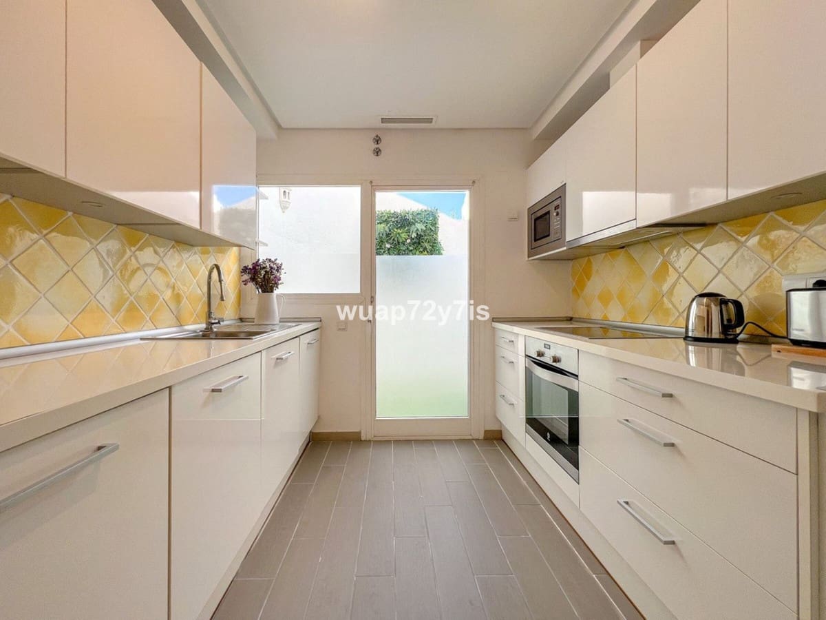 4 soverom Hus til salgs i Golden Mile med svømmebasseng garasje - € 850 000 (Ref: 9442861)