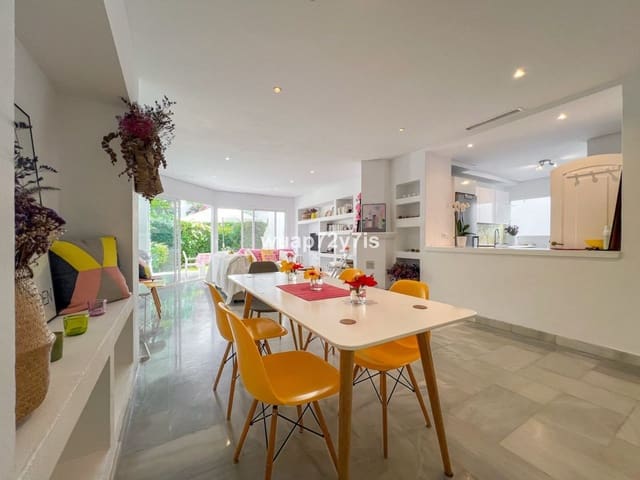 4 makuuhuone Omakotitalo myytävänä paikassa Sierra Blanca, Marbella mukana uima-altaan 
autotalli - 850 000 € (Ref: 9442861)