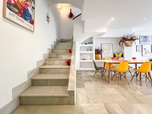 4 makuuhuone Omakotitalo myytävänä paikassa Sierra Blanca, Marbella mukana uima-altaan 
autotalli - 850 000 € (Ref: 9442861)