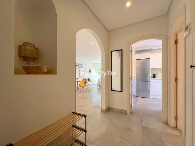 4 makuuhuone Omakotitalo myytävänä paikassa Sierra Blanca, Marbella mukana uima-altaan 
autotalli - 850 000 € (Ref: 9442861)