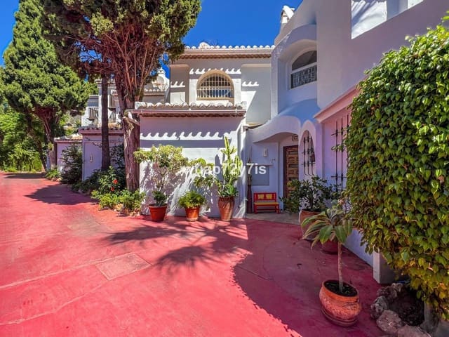 4 makuuhuone Omakotitalo myytävänä paikassa Sierra Blanca, Marbella mukana uima-altaan 
autotalli - 850 000 € (Ref: 9442861)