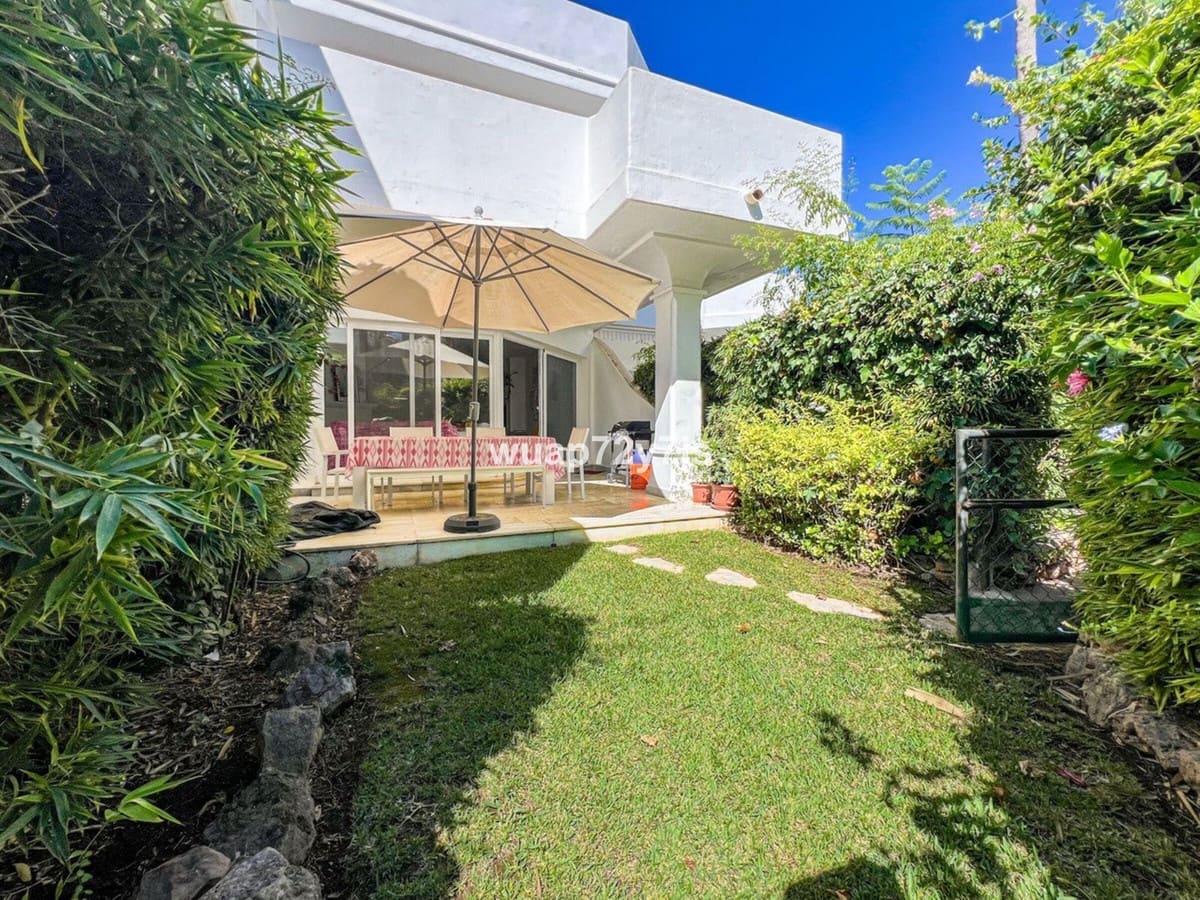 4 soverom Hus til salgs i Golden Mile med svømmebasseng garasje - € 850 000 (Ref: 9442861)