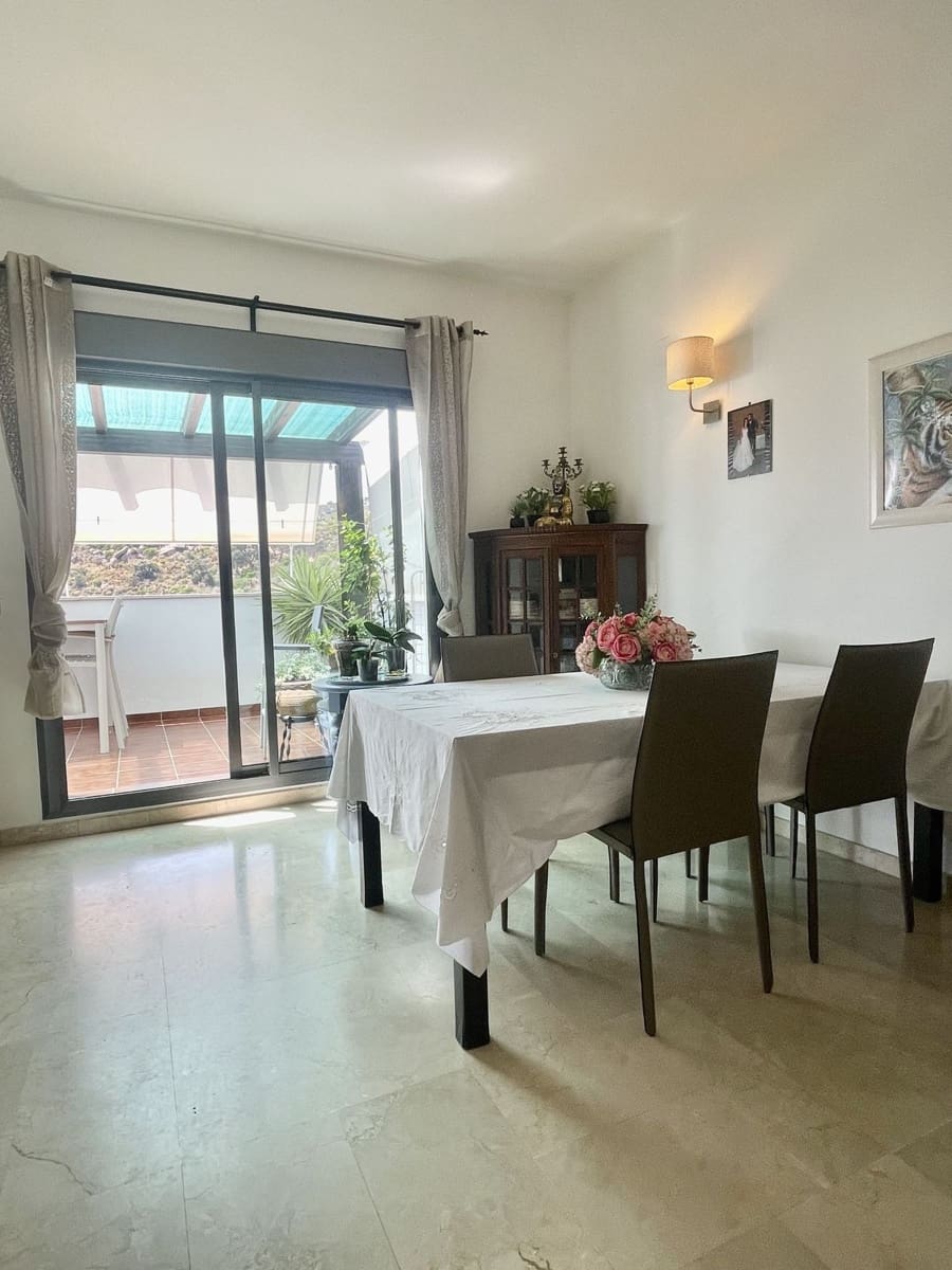 2 soverom Penthouse til salgs i Manilva med svømmebasseng garasje - € 290 000 (Ref: 9443026)