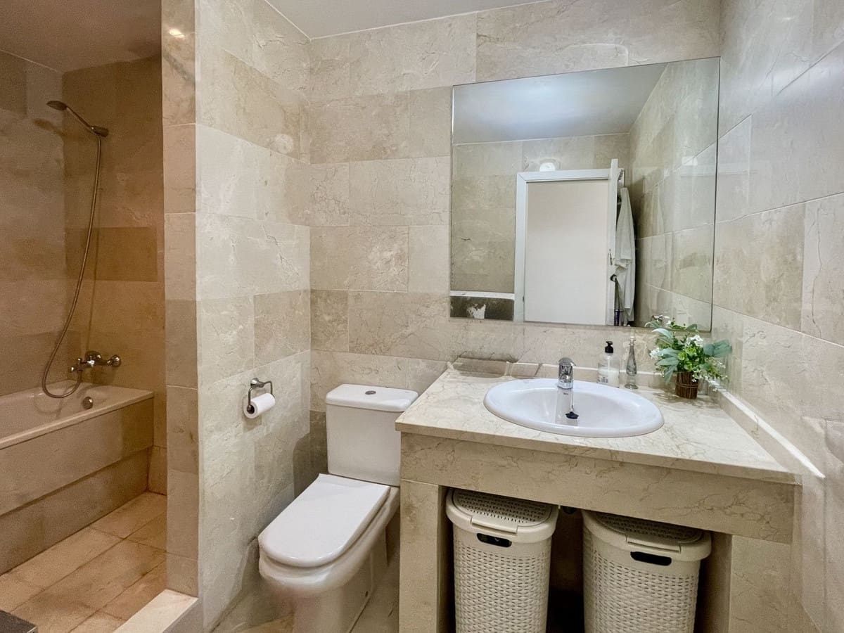 2 soverom Penthouse til salgs i Manilva med svømmebasseng garasje - € 290 000 (Ref: 9443026)