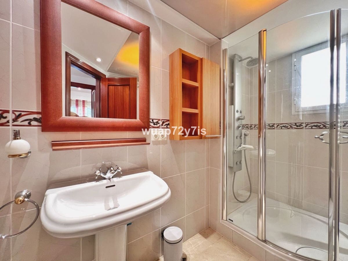 5 quarto Moradia Geminada para venda em Costabella com piscina garagem - 1 050 000 € (Ref: 9443368)