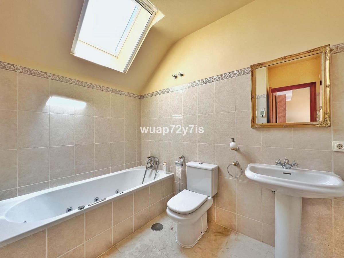 5 quarto Moradia Geminada para venda em Costabella com piscina garagem - 1 050 000 € (Ref: 9443368)