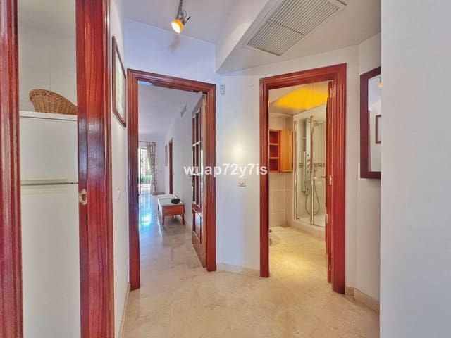 5 sovrum Semi-fristående Villa till salu i Costabella, Marbella med pool garage - 1 050 000 € (Ref: 9443368)