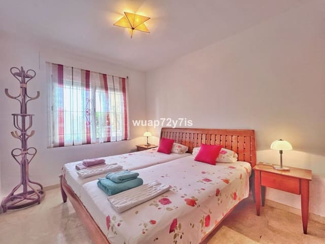 5 sovrum Semi-fristående Villa till salu i Costabella, Marbella med pool garage - 1 050 000 € (Ref: 9443368)