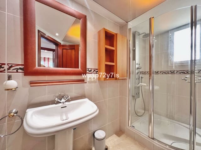 5 sovrum Semi-fristående Villa till salu i Costabella, Marbella med pool garage - 1 050 000 € (Ref: 9443368)