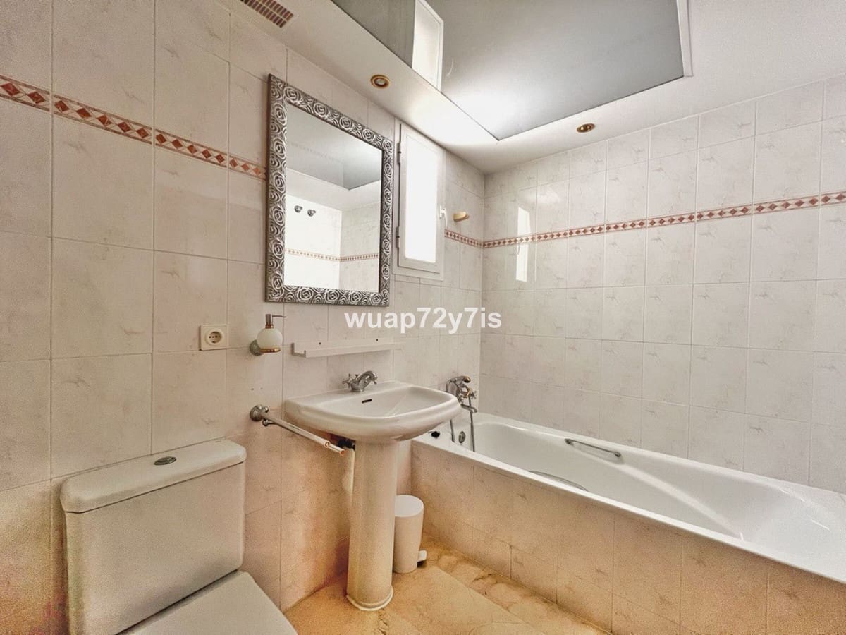 5 quarto Moradia Geminada para venda em Costabella com piscina garagem - 1 050 000 € (Ref: 9443368)