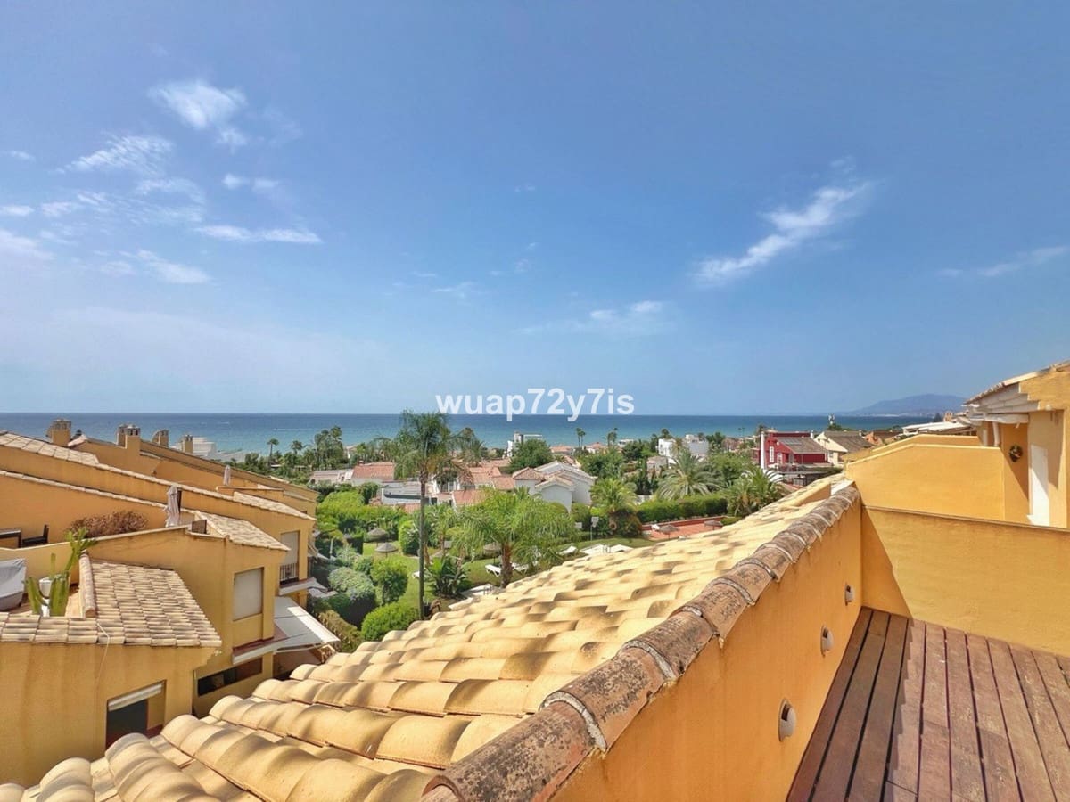 5 quarto Moradia Geminada para venda em Costabella com piscina garagem - 1 050 000 € (Ref: 9443368)