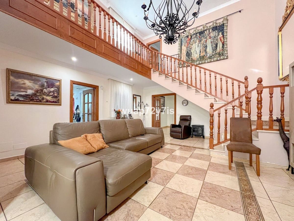 5 camera da letto Villetta Bifamiliare in vendita in Estepona con garage - 1.163.000 € (Rif: 9443369)