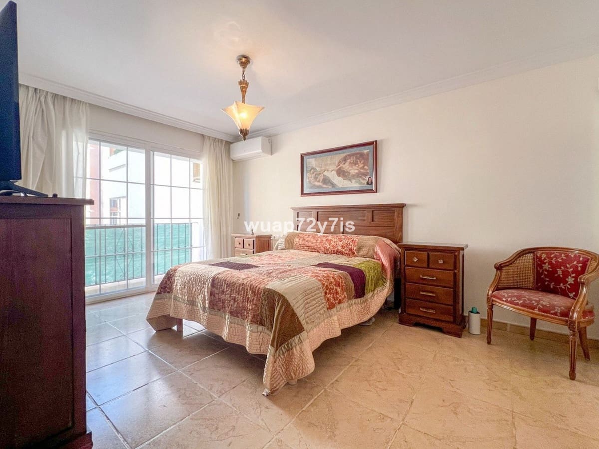5 camera da letto Villetta Bifamiliare in vendita in Estepona con garage - 1.163.000 € (Rif: 9443369)