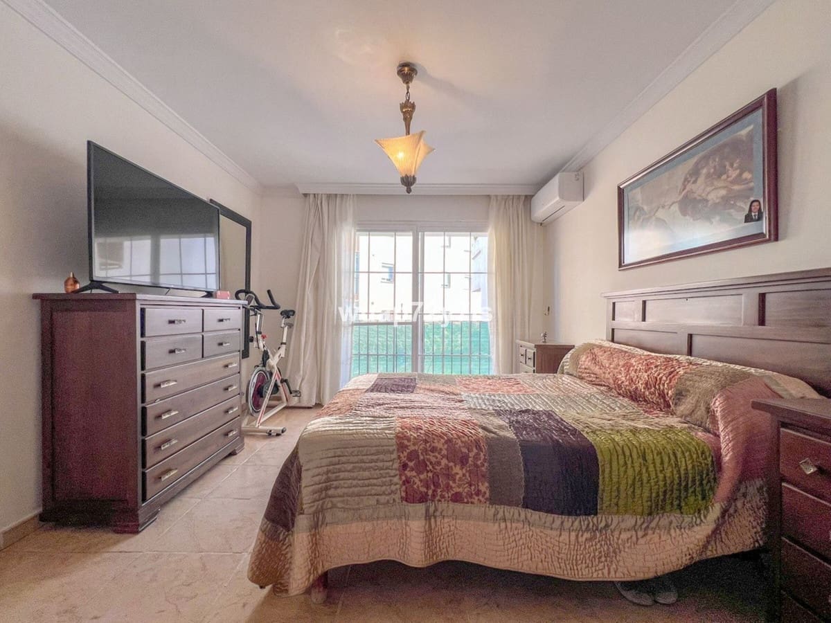 5 camera da letto Villetta Bifamiliare in vendita in Estepona con garage - 1.163.000 € (Rif: 9443369)