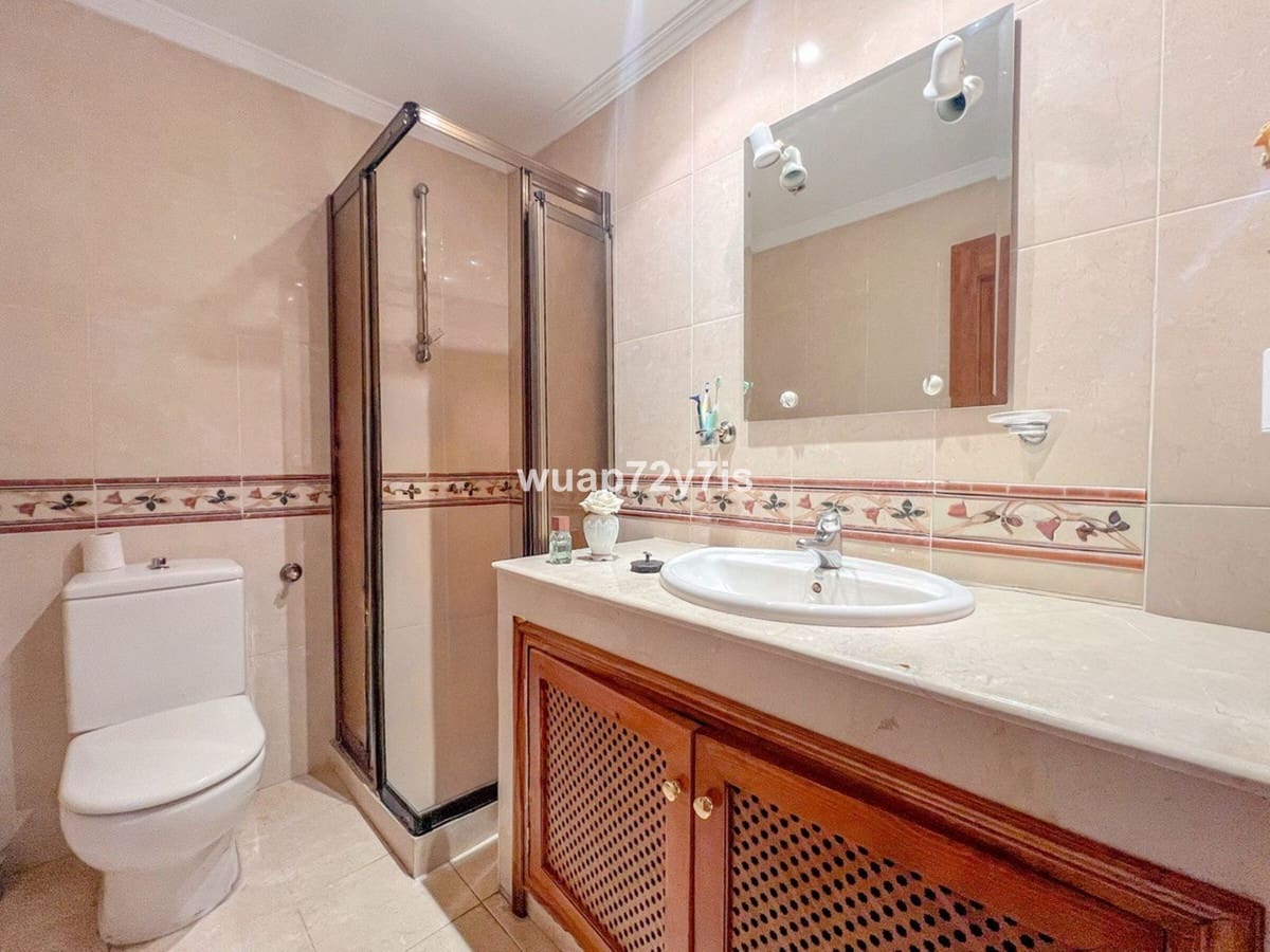 5 camera da letto Villetta Bifamiliare in vendita in Estepona con garage - 1.163.000 € (Rif: 9443369)