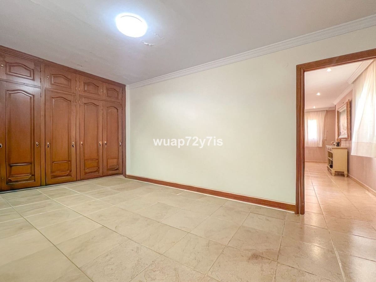 5 camera da letto Villetta Bifamiliare in vendita in Estepona con garage - 1.163.000 € (Rif: 9443369)