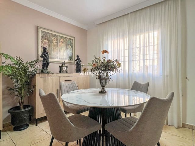 5 soveværelse Semi-Rækkehus til salg i Estepona med garage - € 1.163.000 (Ref: 9443369)