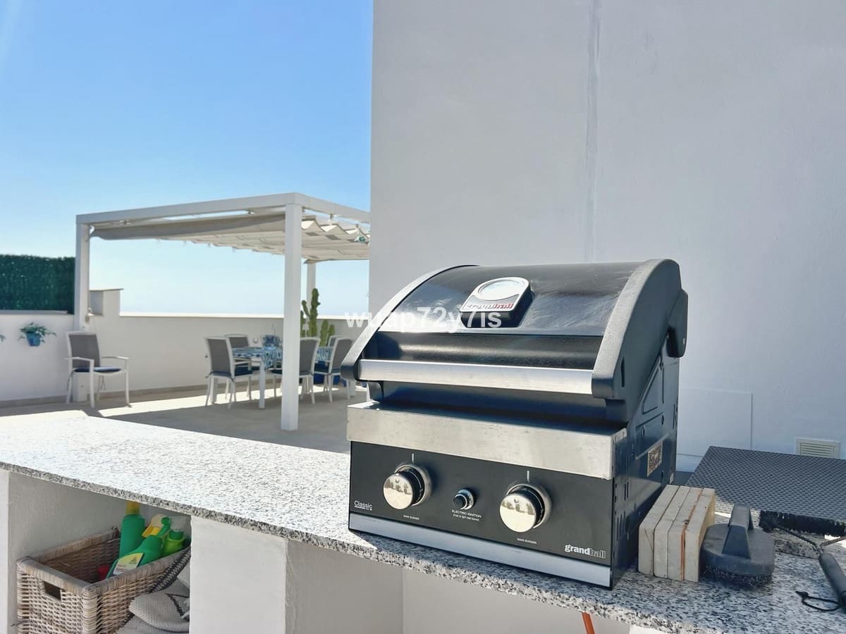 4 soverom Penthouse til salgs i Estepona med svømmebasseng garasje - € 1 190 000 (Ref: 9443370)