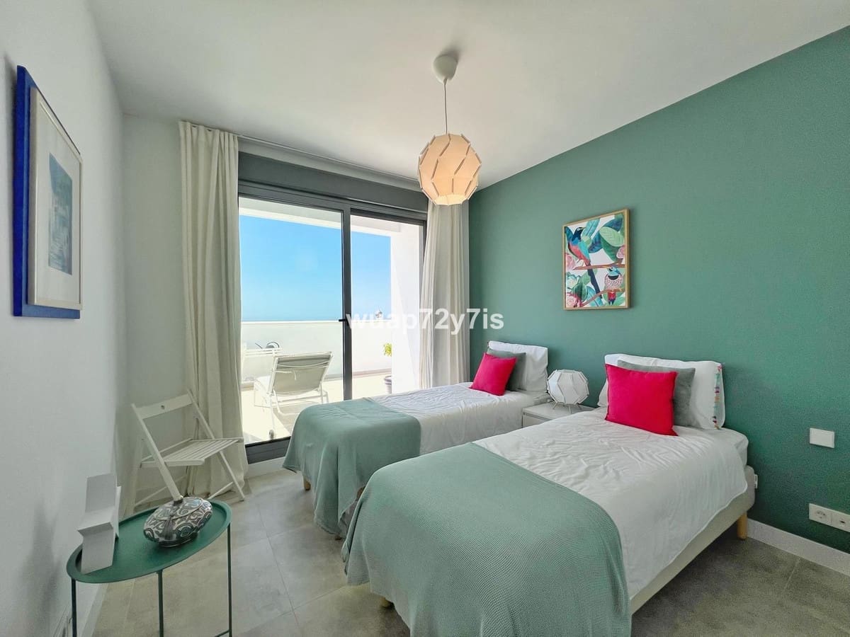 4 soverom Penthouse til salgs i Estepona med svømmebasseng garasje - € 1 190 000 (Ref: 9443370)