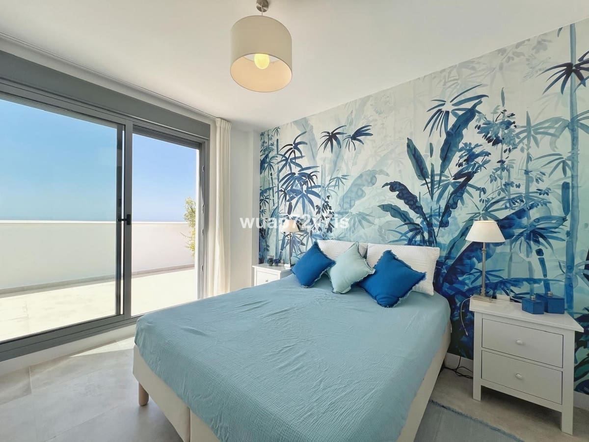 4 soverom Penthouse til salgs i Estepona med svømmebasseng garasje - € 1 190 000 (Ref: 9443370)