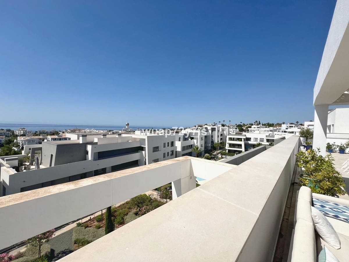 4 soverom Penthouse til salgs i Estepona med svømmebasseng garasje - € 1 190 000 (Ref: 9443370)