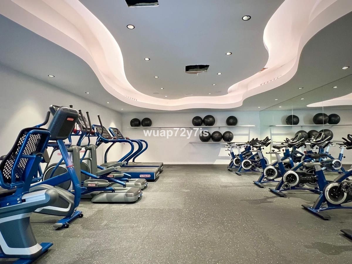 4 soverom Penthouse til salgs i Estepona med svømmebasseng garasje - € 1 190 000 (Ref: 9443370)