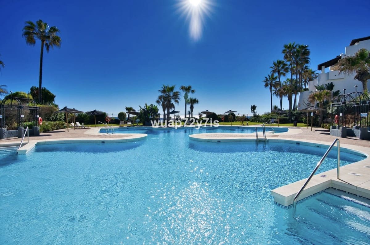 2 quarto Apartamento para venda em Puerto Banus com piscina garagem - 1 250 000 € (Ref: 9443371)